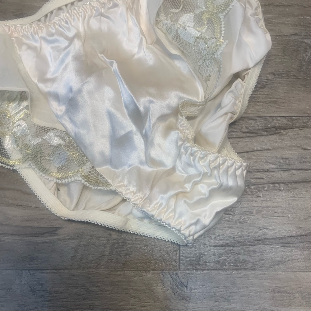 Victoria Secret Rare VTG Gold Label 90s 80s 100% Silk Lace Trim Bikini Panty - Picture 2 of 12